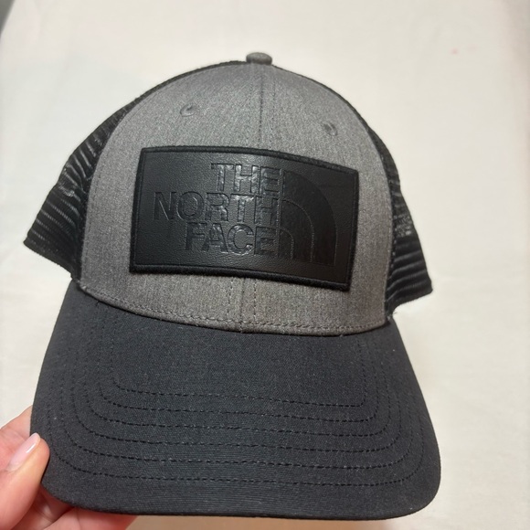 The North Face Black Mesh Cap adjustable - Picture 1 of 2